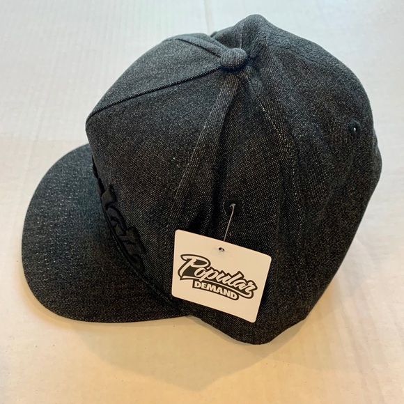 Crooks and castles tee and Popular snap back cap - Picture 5 of 6